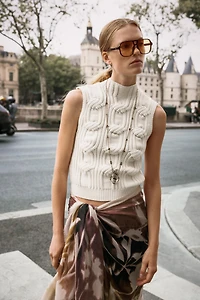 CABLE KNIT VEST TOP