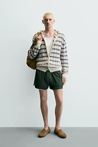 SHORT À LISERÉS CONTRASTANTS