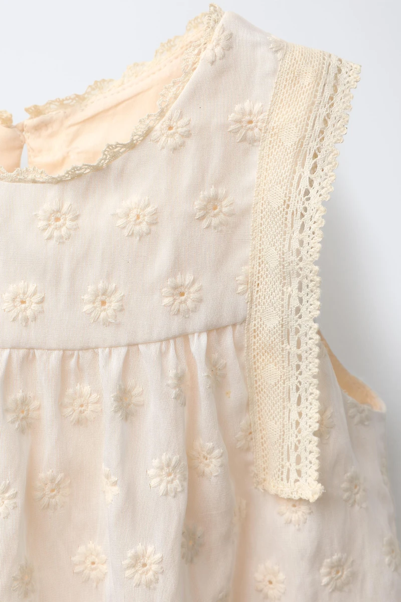 EMBROIDERED LACE TOP