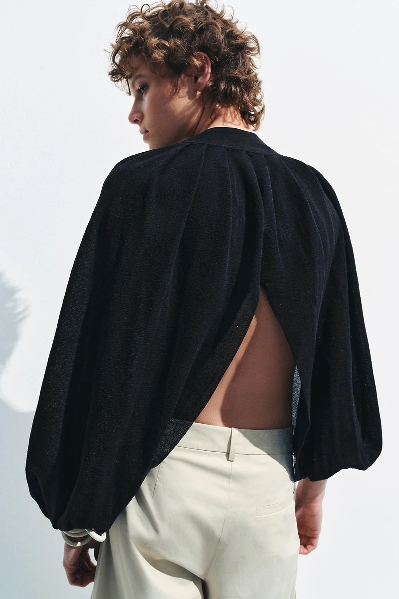 FINE KNIT CAPE TOP