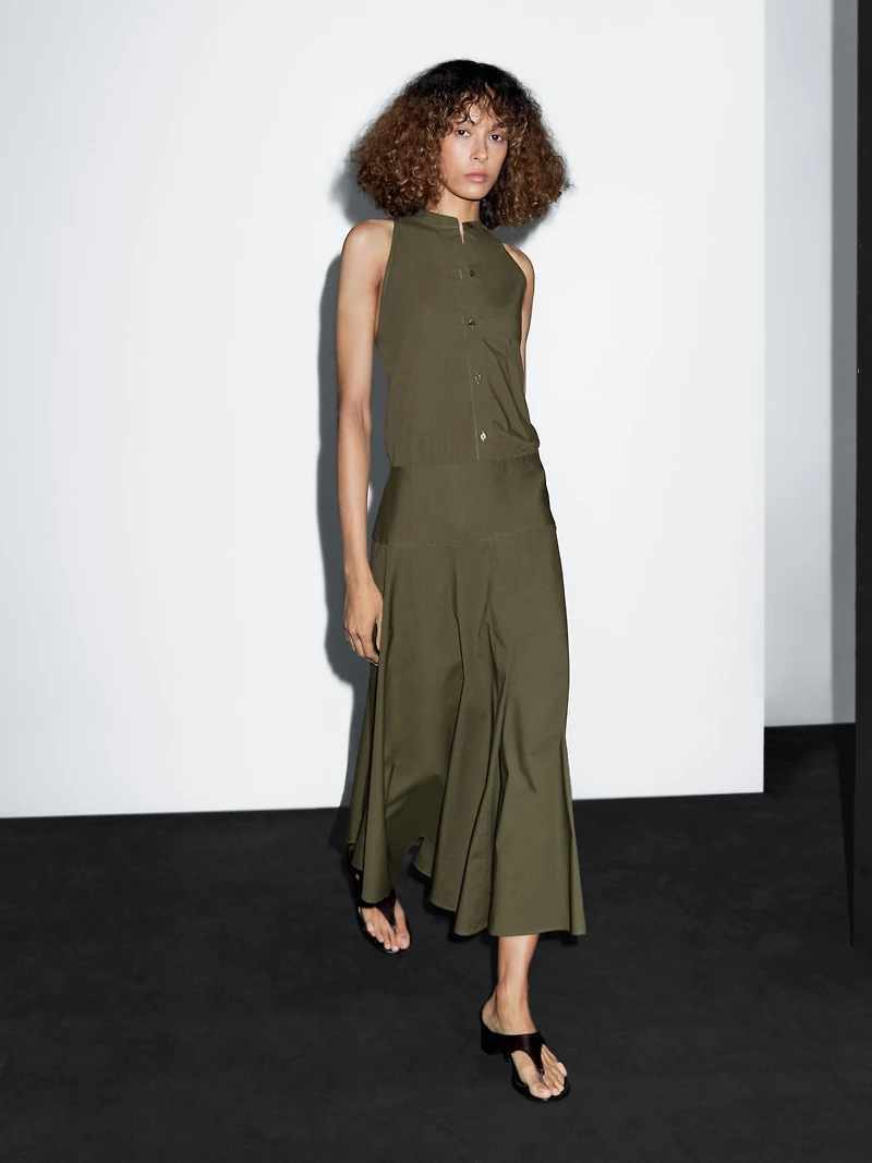 Robe longue à encolure américaine