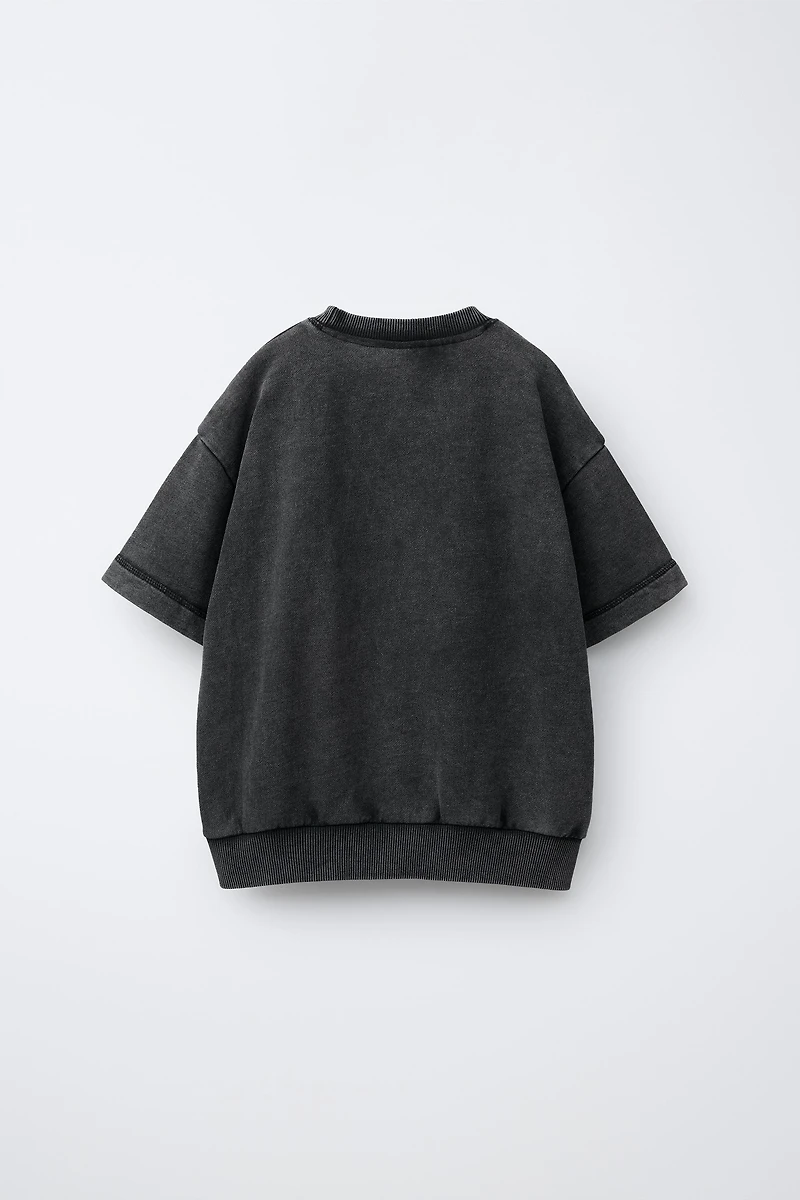 T-SHIRT MOLLETONNÉ À ÉTIQUETTE