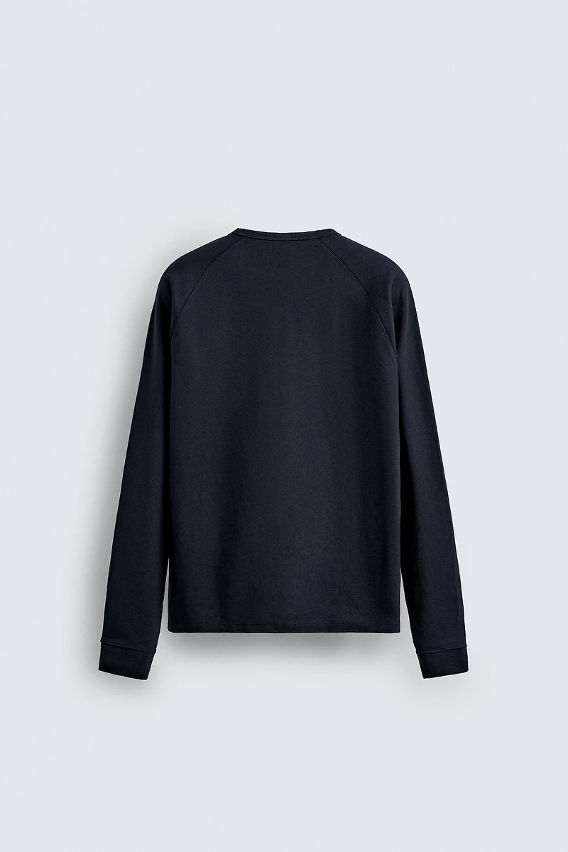 HEAVYWEIGHT CREWNECK T-SHIRT