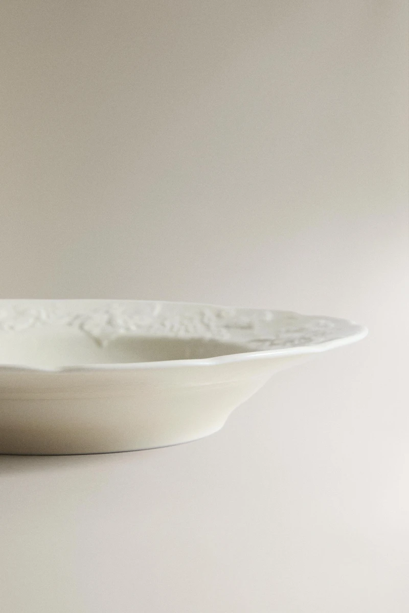 GRAPE RELIEF PORCELAIN SOUP PLATE