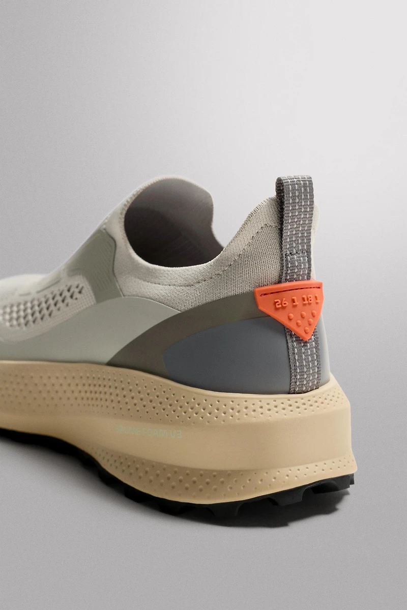 LACELESS RUNNING SNEAKERS