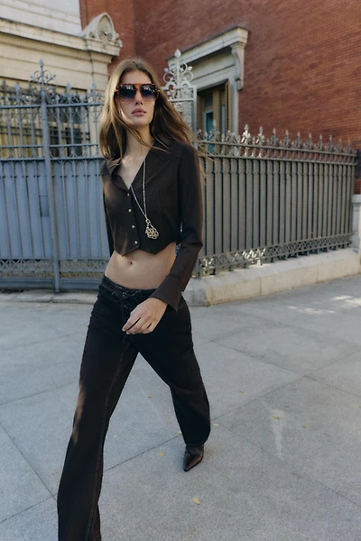 STRIPED SHOULDER PAD CROP SHIRT