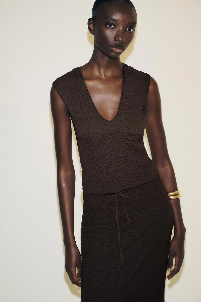 TEXTURED TOP