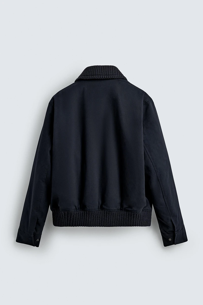 CONTRASTING COLLAR TOGGLE JACKET