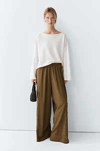Pantalon large fluide brodé