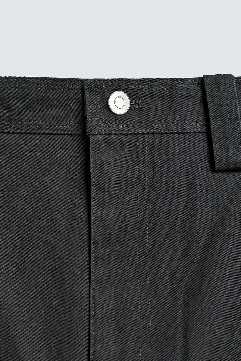 RELAXED FIT PANTS WITH TWISTED SEAM