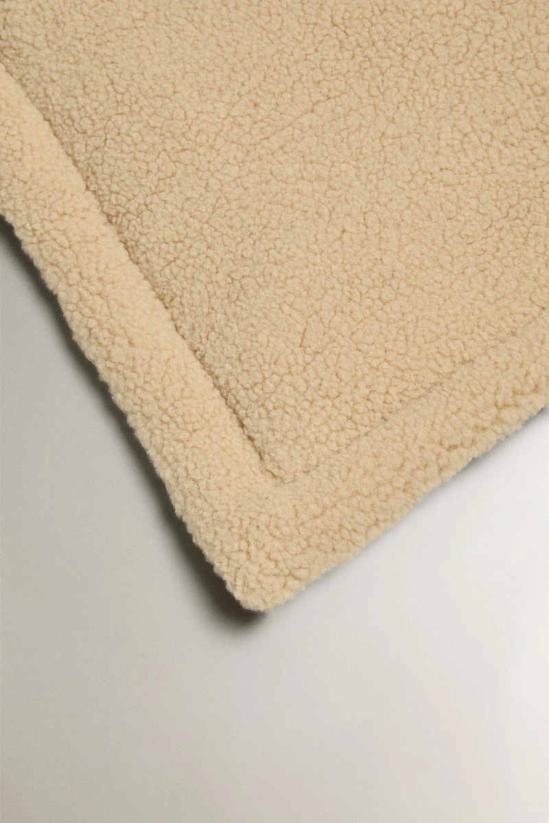 ROLL-UP PET FLOOR BLANKET