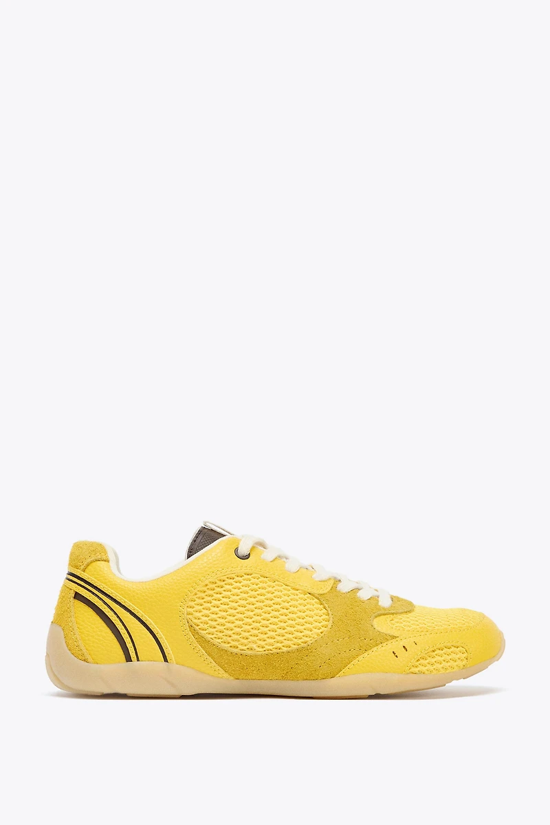 CONTRAST RUNNING SHOES
