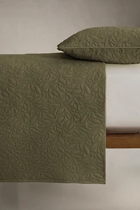 QUILTED QUILT WITH LEAVES