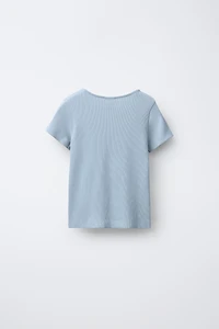 RIBBED BUTTON T-SHIRT