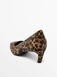 Heeled leopard print shoes