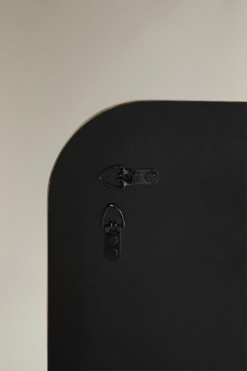 ROUNDED BORDER WALL MIRROR