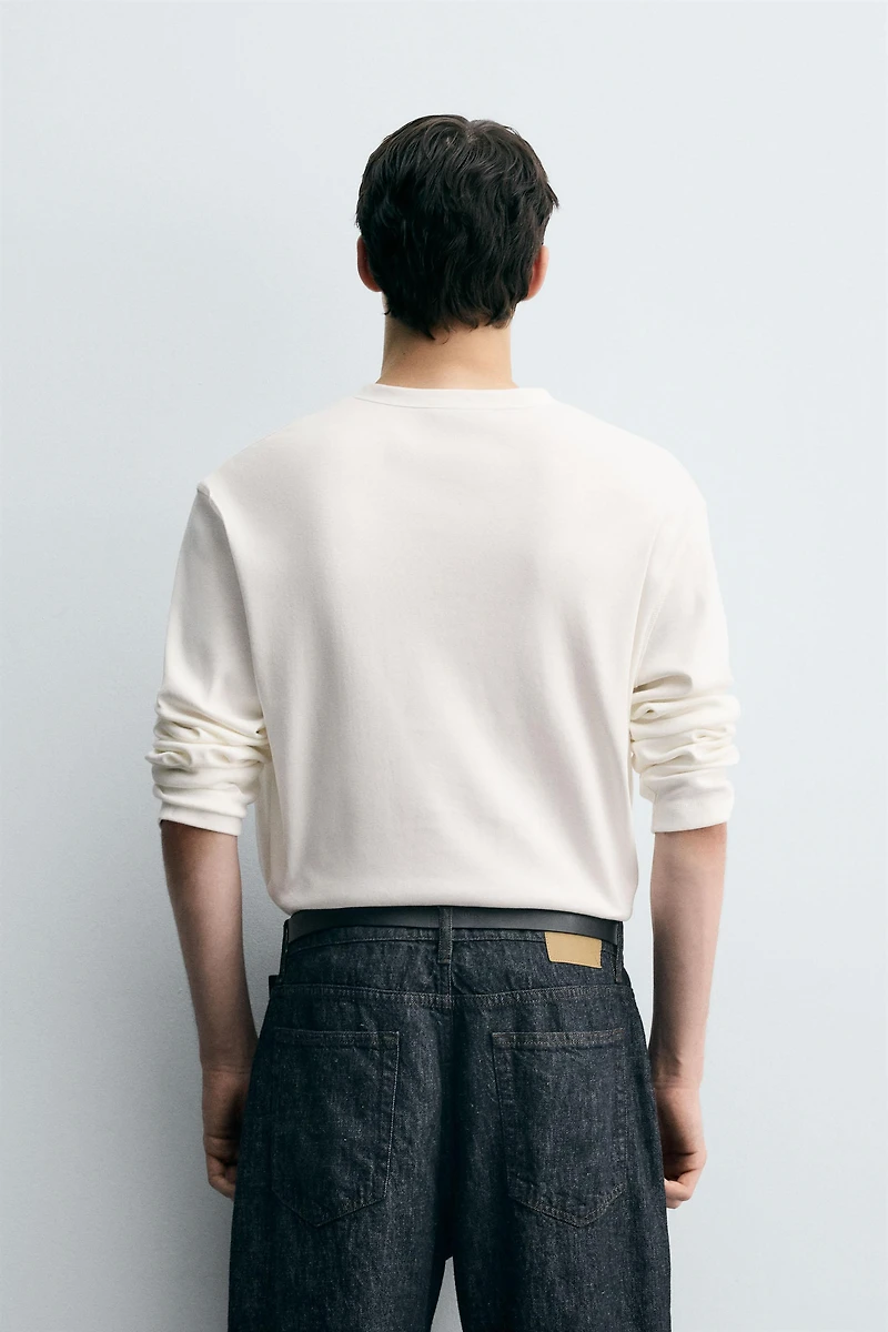TEXTURED CONTRAST COLLAR T-SHIRT