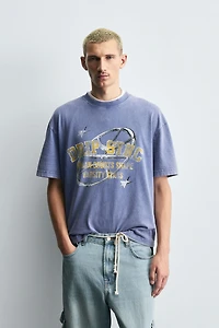 T-SHIRT À IMPRIMÉ GRAPHIQUE VARSITY