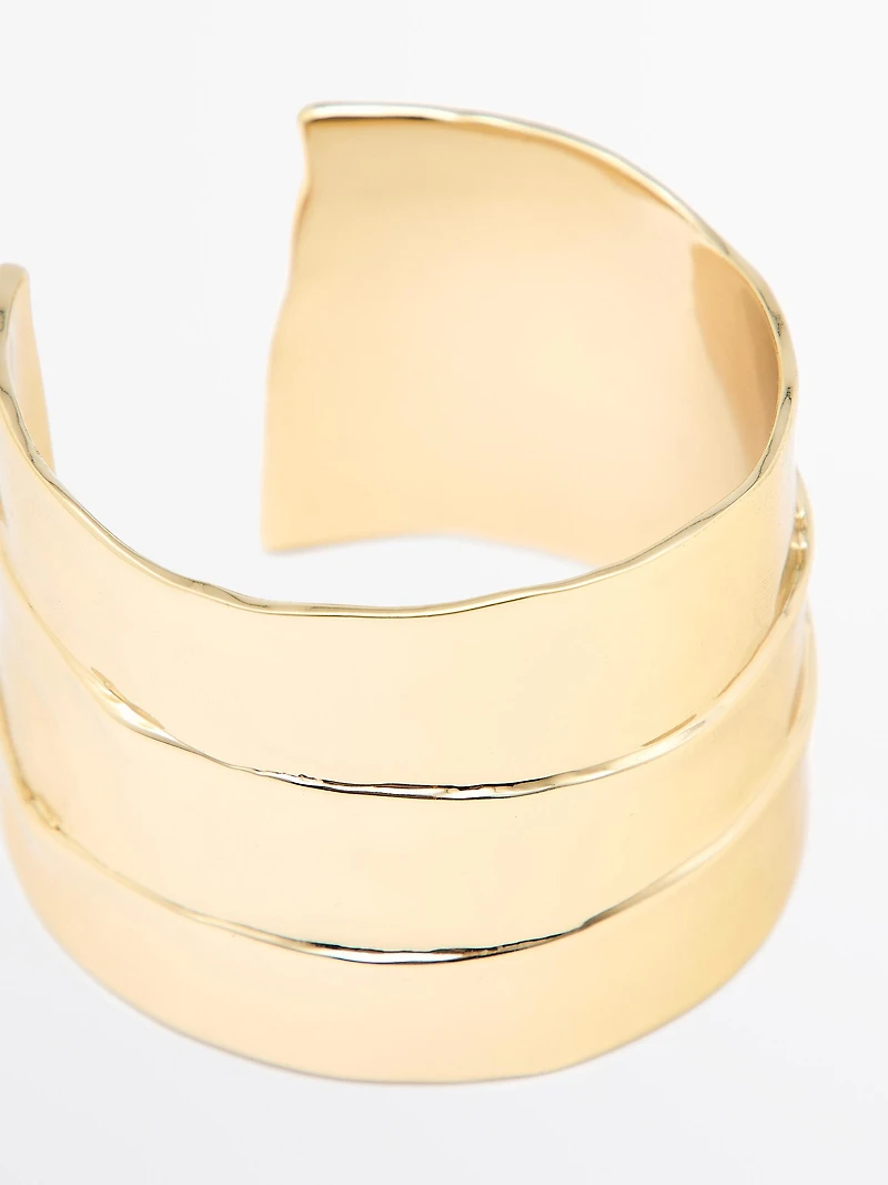 Pleated metal cuff