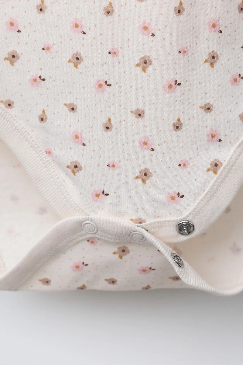 LOT DE CINQ BODYS À FLEURS