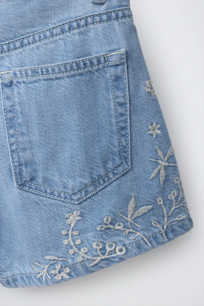 SHORT EN JEAN BRODÉ