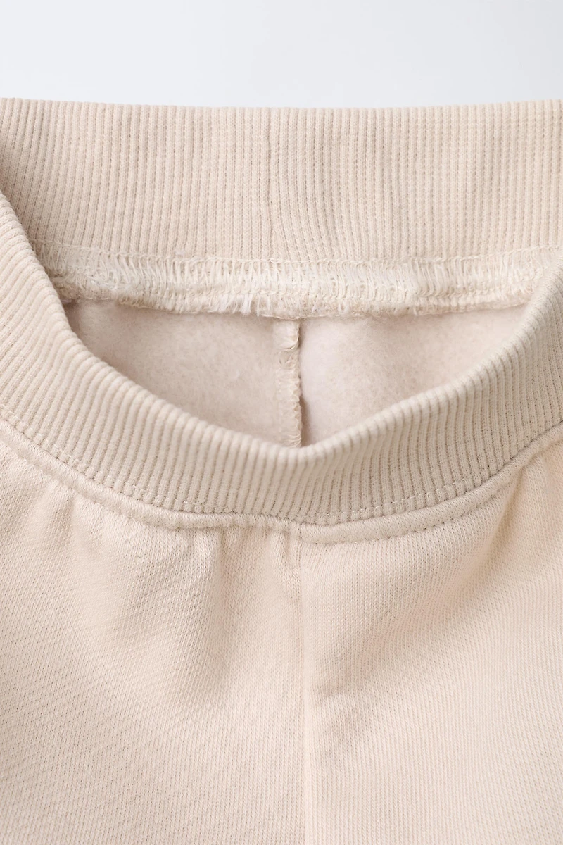 SWEATSHIRT AND JOGGER SET WITH BRUSHED INTERIOR