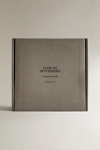 (590 g) BOUGIE PARFUMÉE FLEUR DE NOVEMBRE