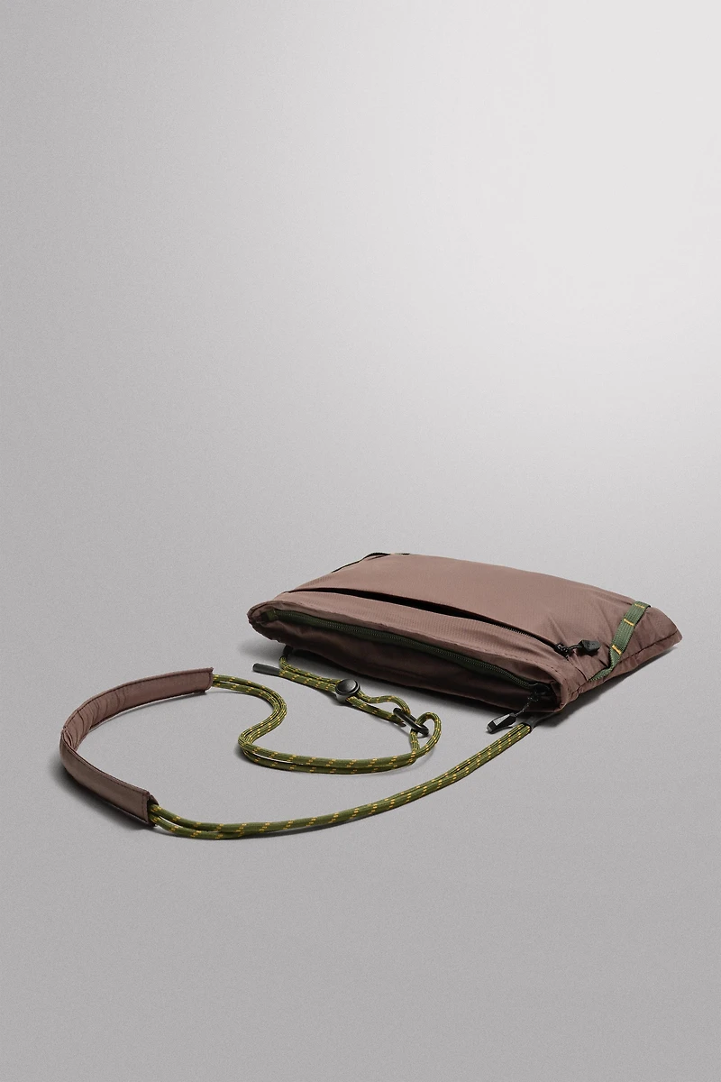 SPORTY CROSSBODY BAG