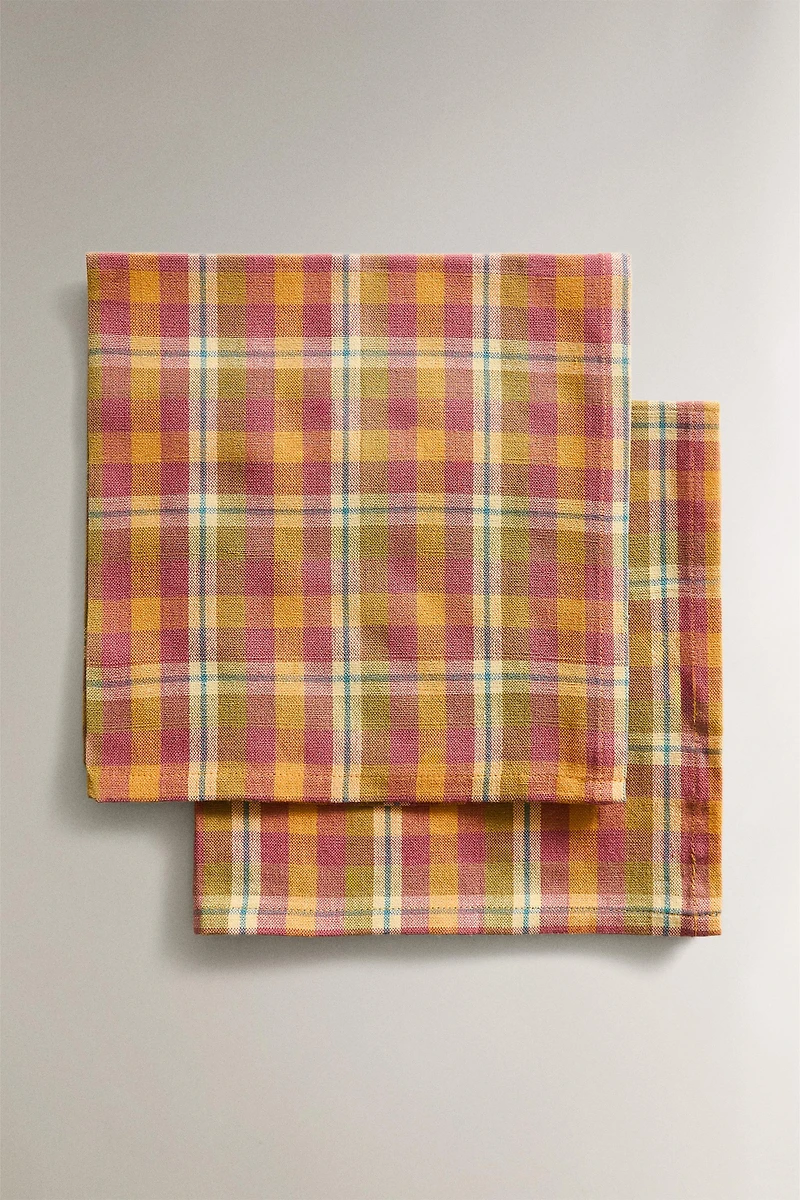 LOT DE 2 SERVIETTES DE TABLE À CARREAUX EN FIL TEINTÉ