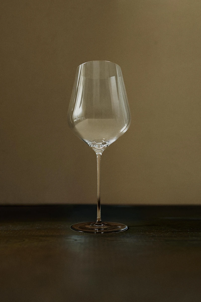 BLOWN CRYSTALLINE WINE GLASS