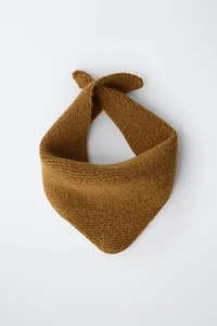 TRIANGULAR KNIT BANDANA