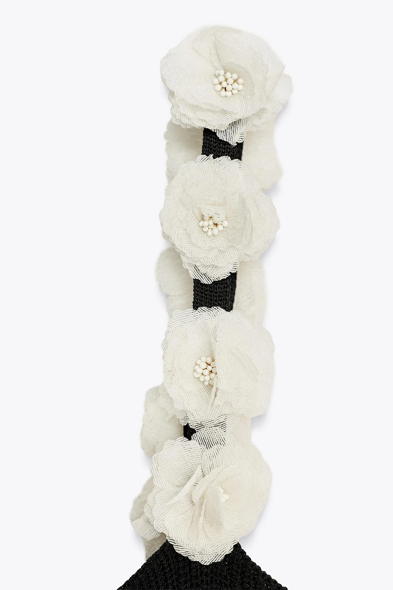 TOP EN MAILLE À FLEURS