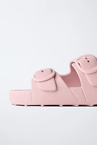 RUBBERIZED BUCKLED SANDALS
