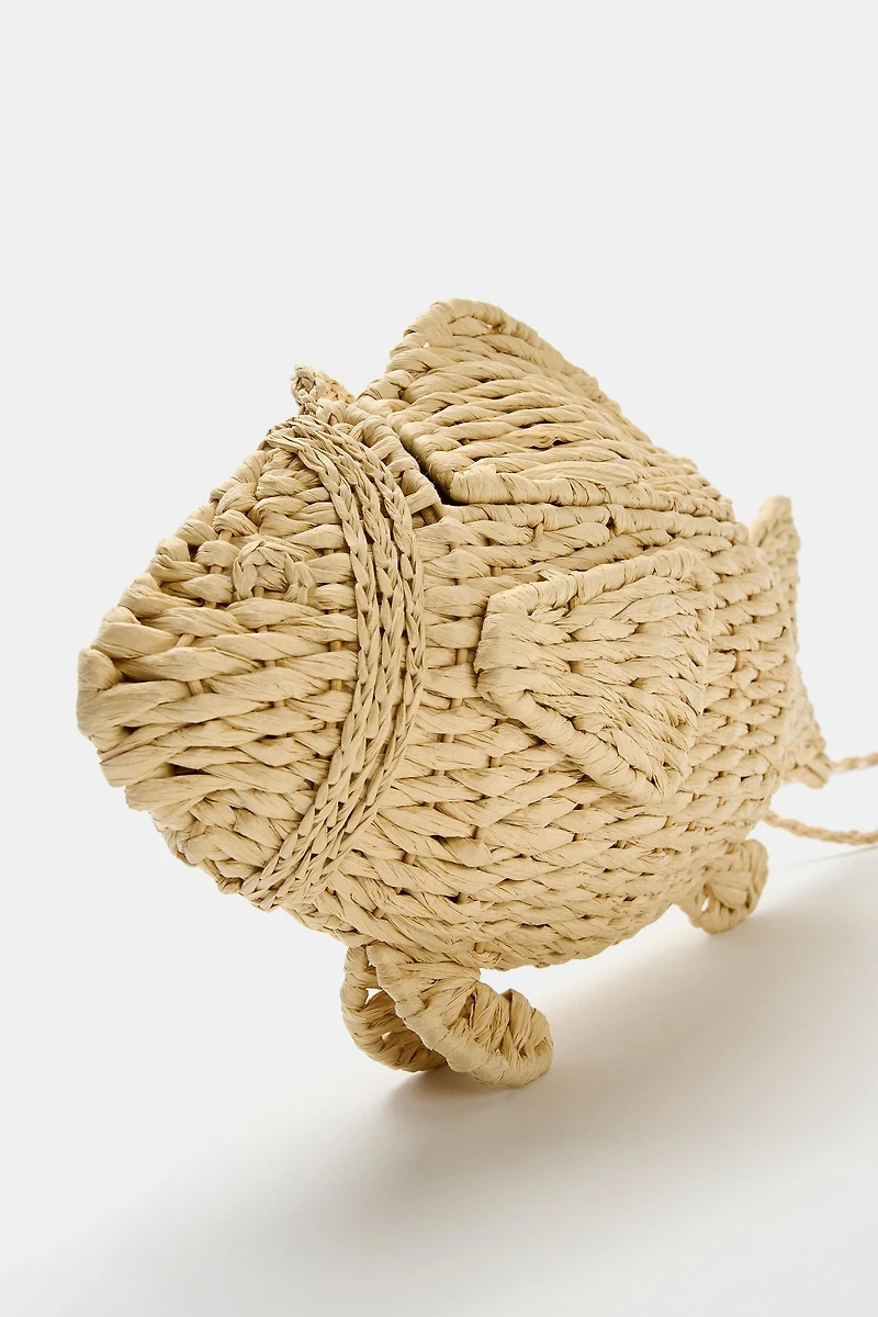 FISH-SHAPED WOVEN EFFECT BAG