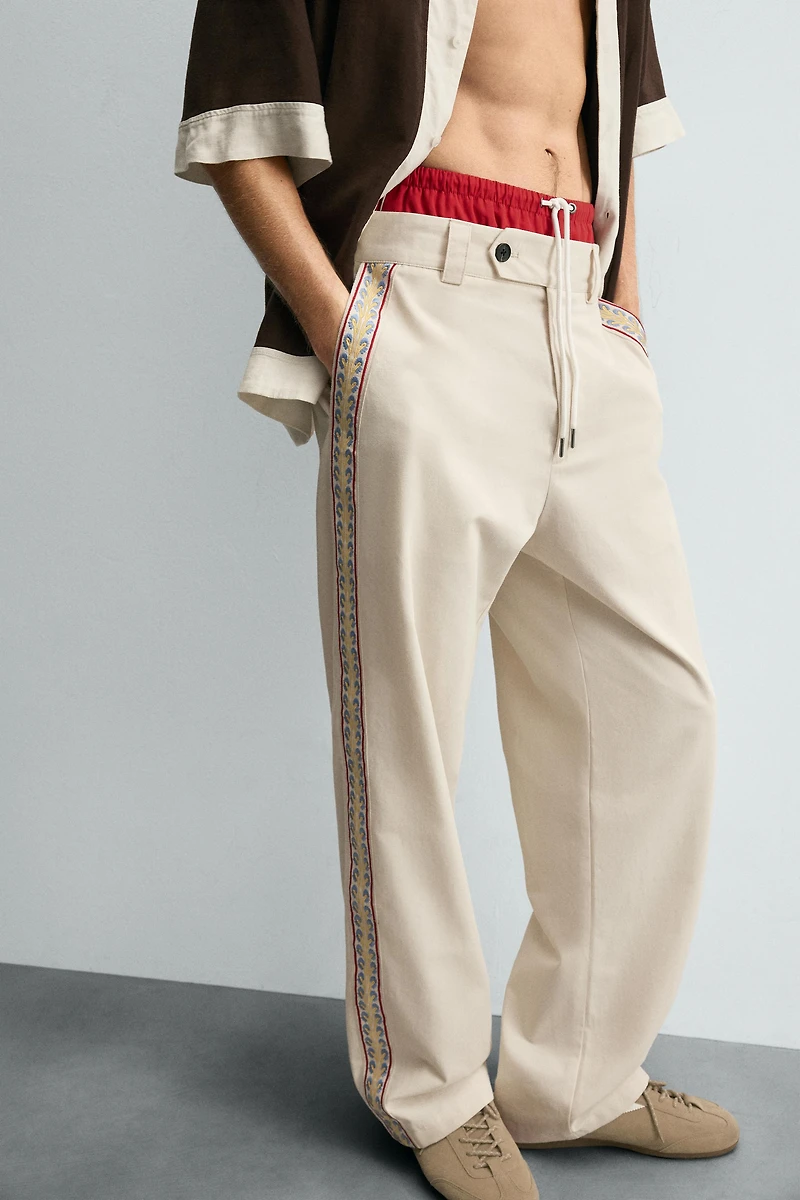 PANTALON BANDE BRODÉE