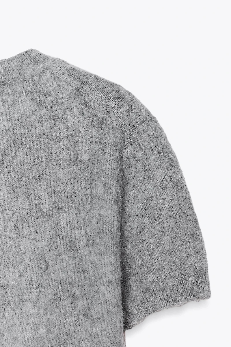 SHORT SLEEVE KNIT SWEATER
