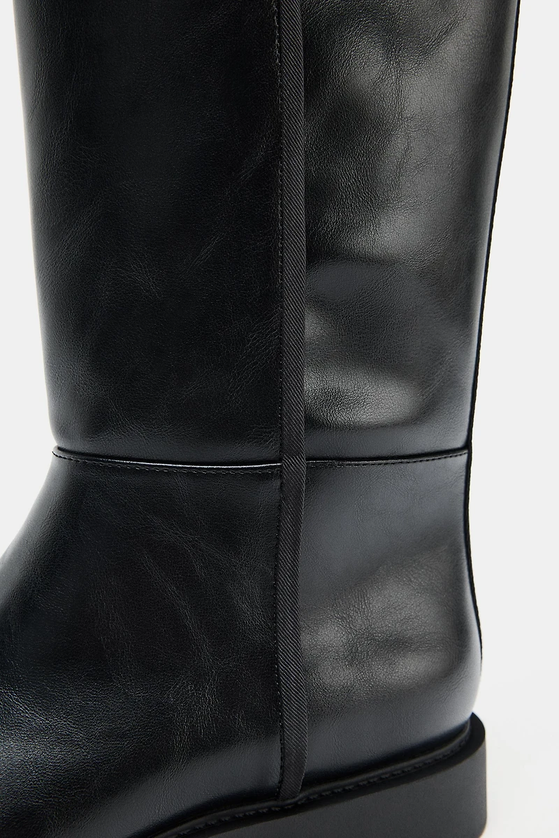 LOW-HEELED BOOTS WITH TOPSTITCHING