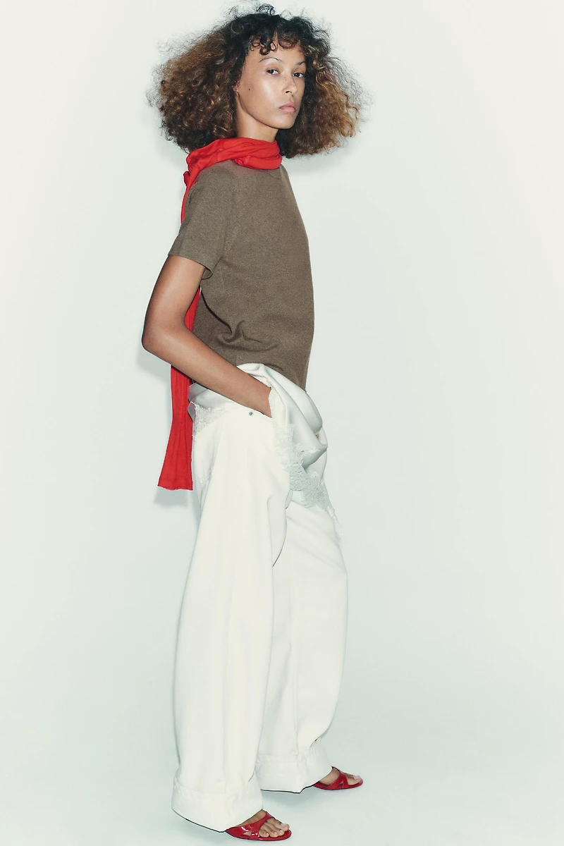 TOP EN MAILLE MANCHES COURTES AU TOUCHER DOUX