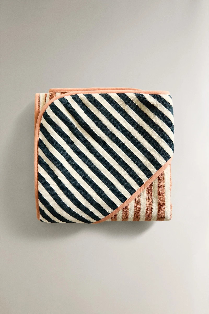 REVERSIBLE STRIPED HOODED BABY TOWEL