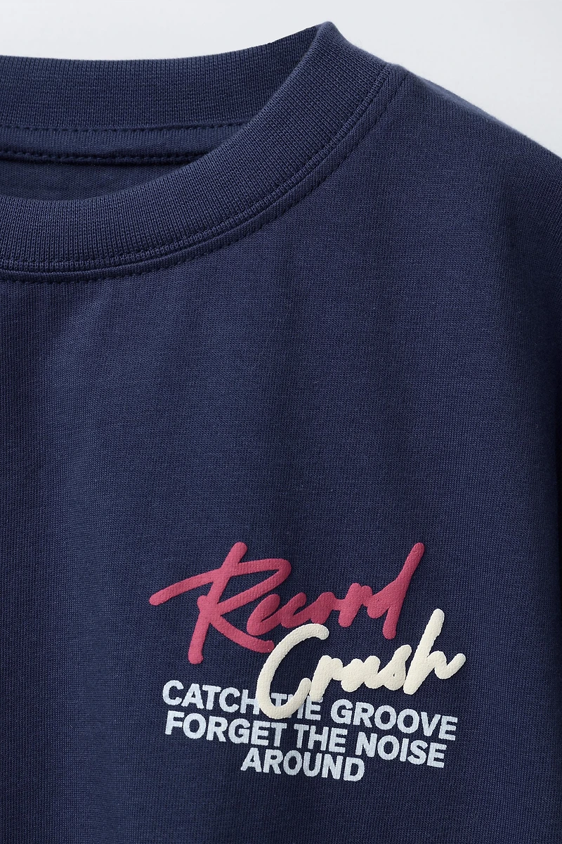 EMBOSSED PRINT T-SHIRT