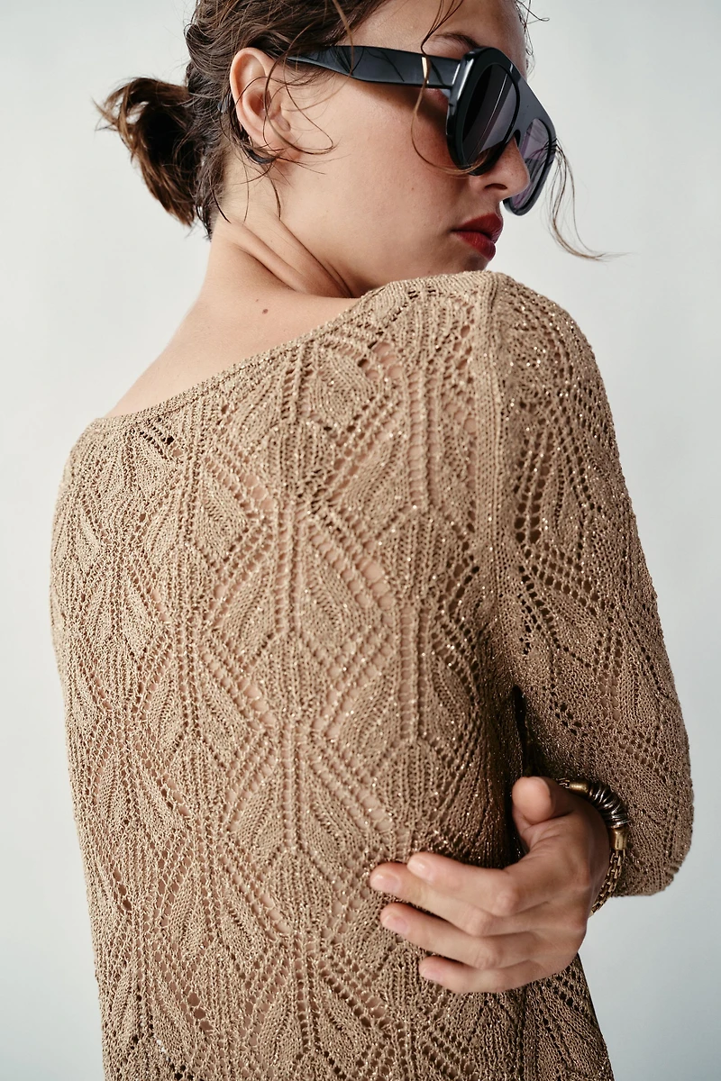 PULL EN MAILLE POINTELLE ET FIL MÉTALLISÉ