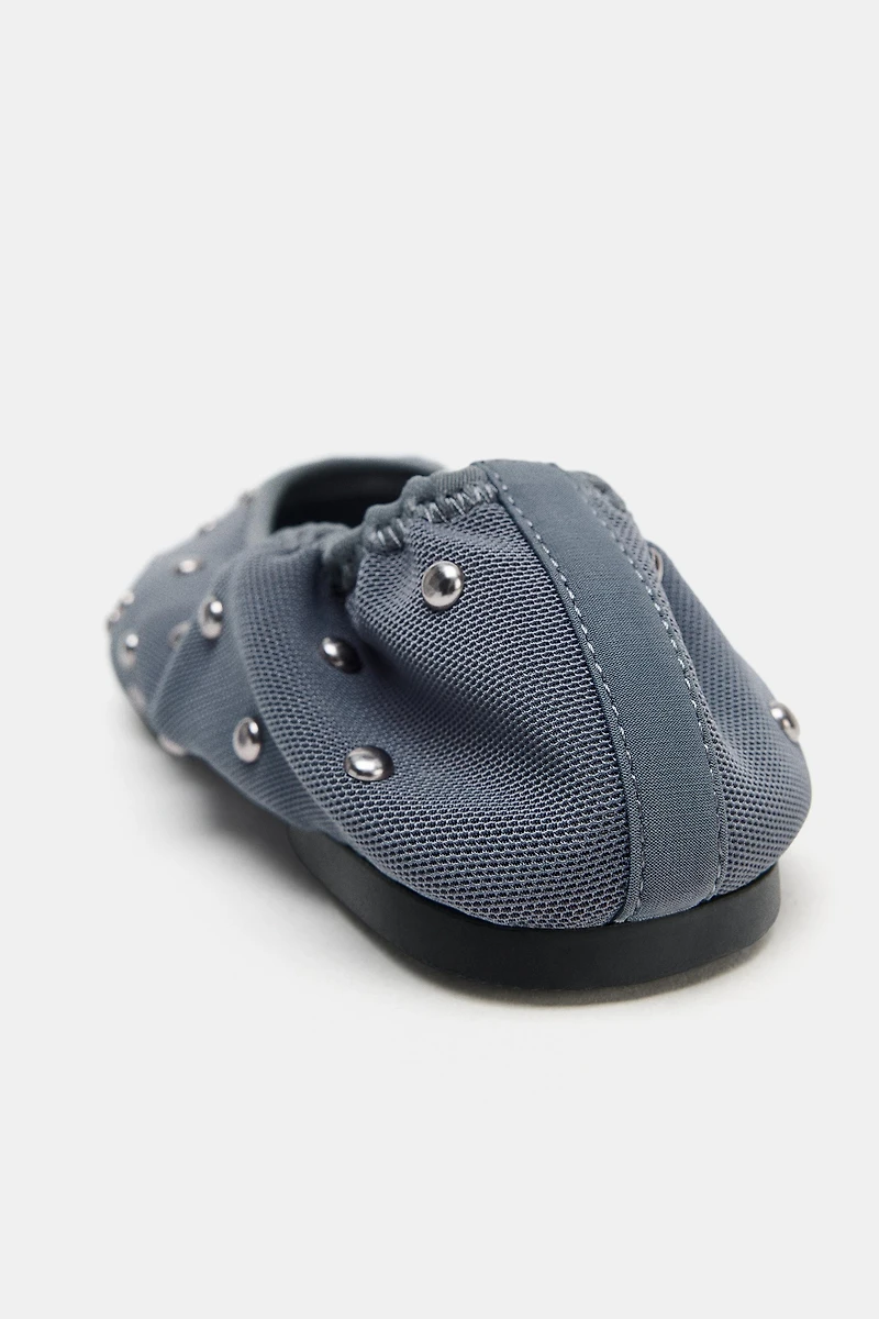 BALLERINES À CLOUS