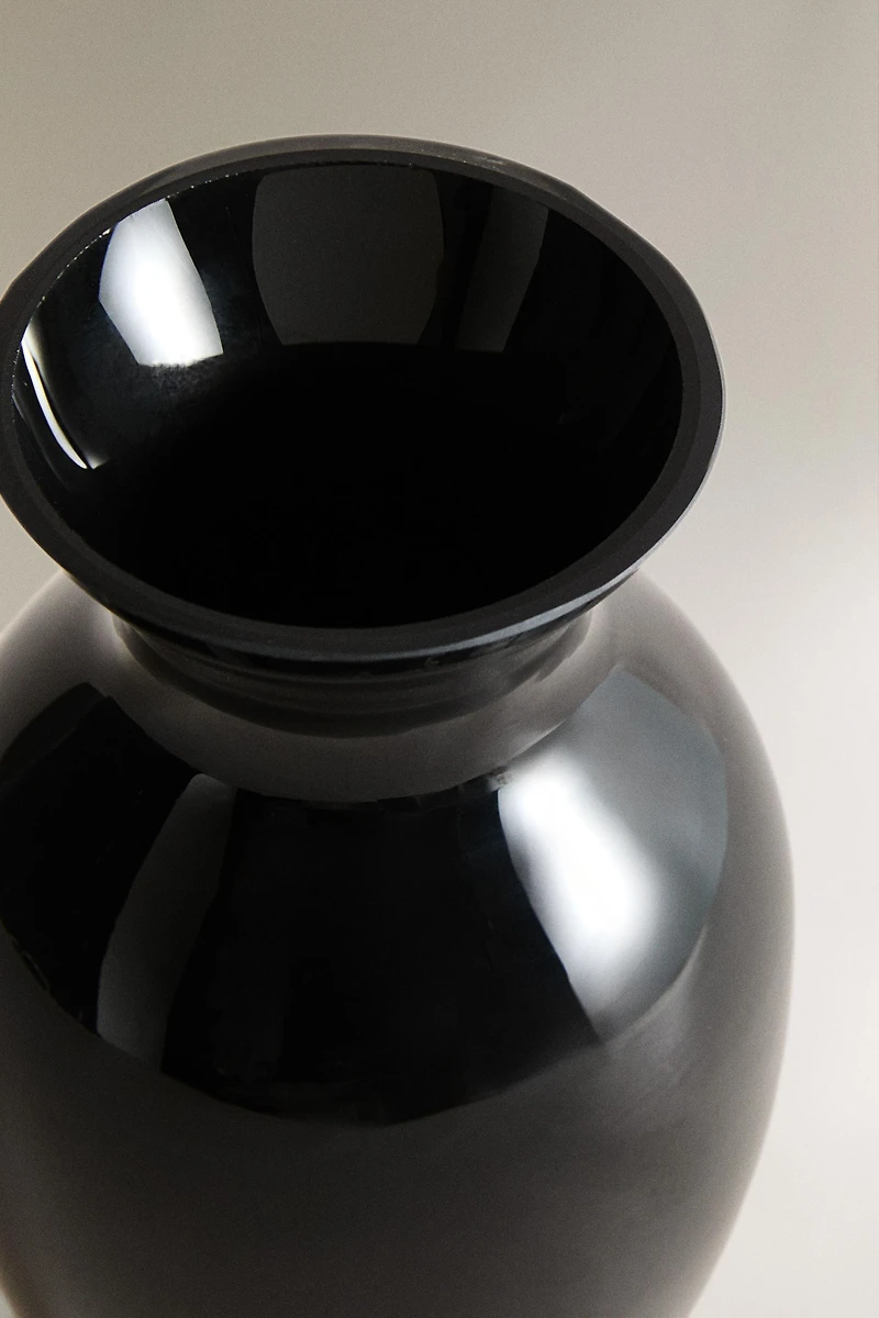 PETIT VASE EN VERRE NOIR