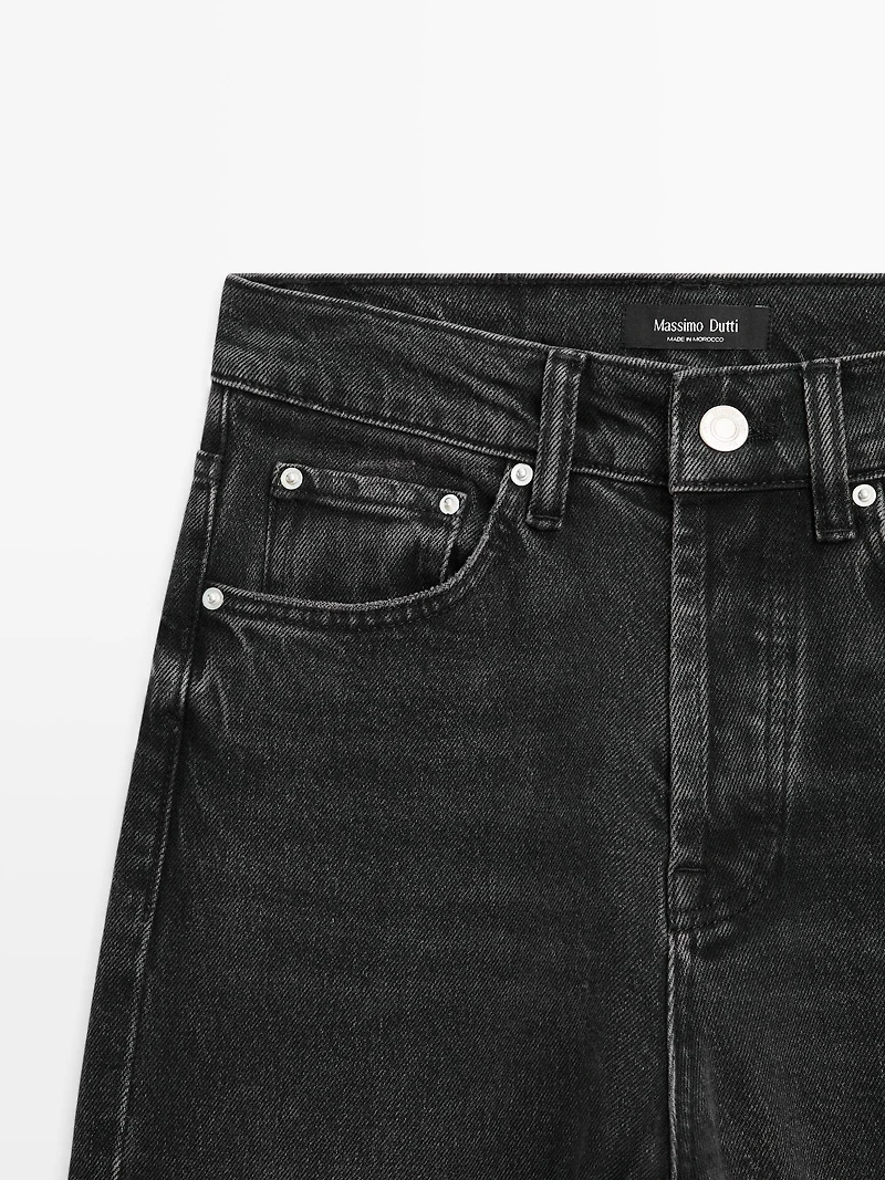 Straight-leg high-waist jeans