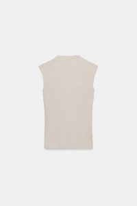RIBBED V-NECK T-SHIRT