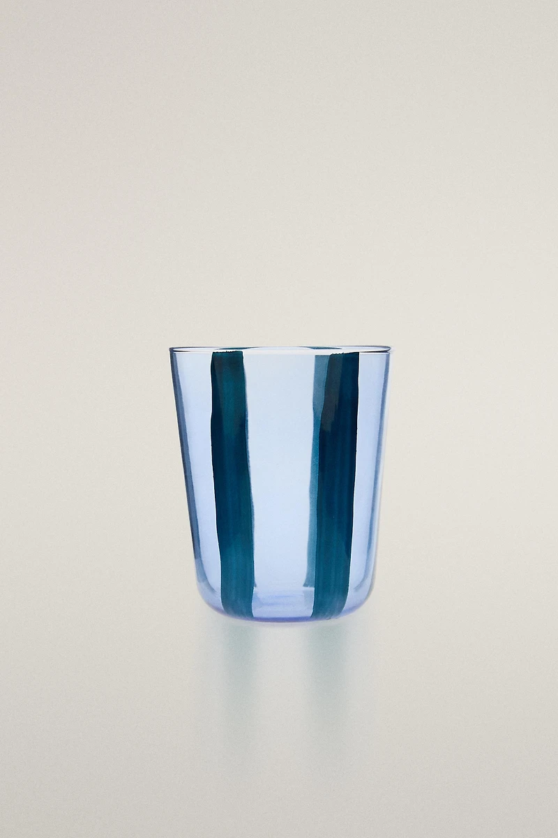 GLASS TUMBLER WITH LINE DESIGN