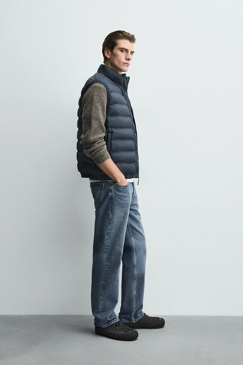 LIGHTWEIGHT WATER REPELLENT PUFFER VEST