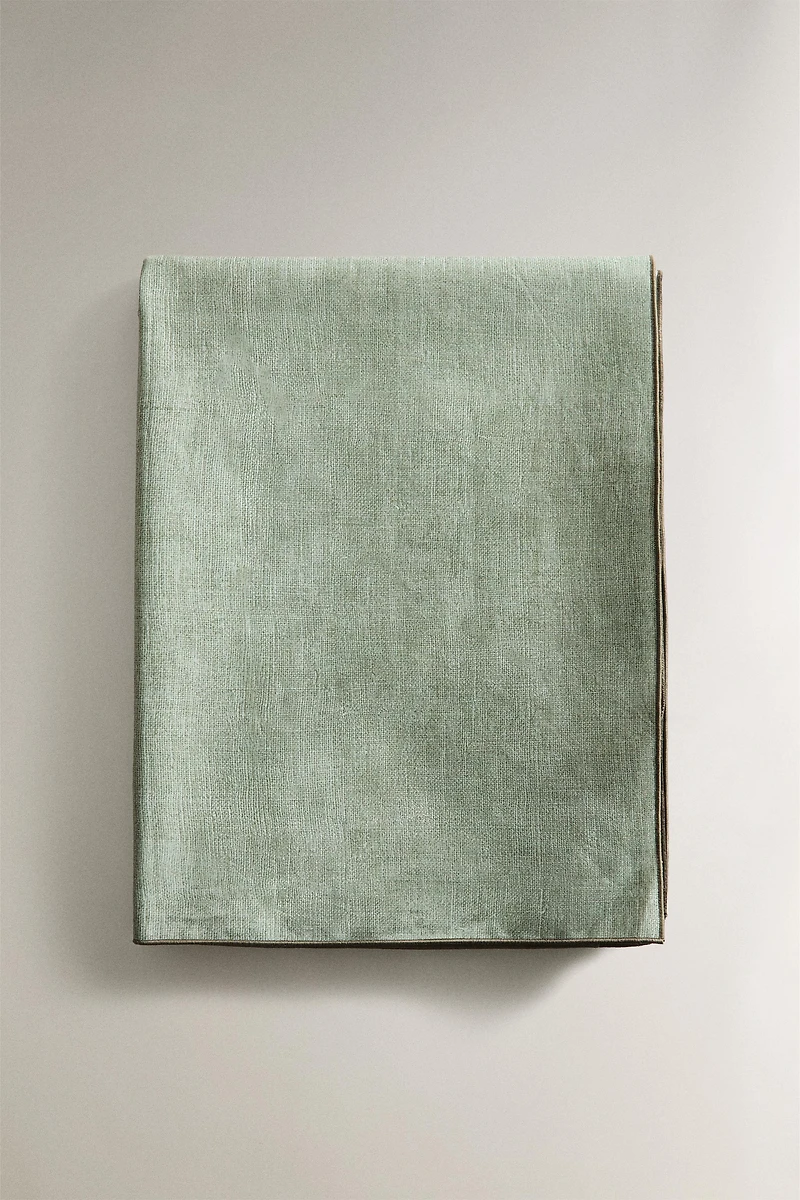 RESIN-COATED COTTON TABLECLOTH WITH OVERLOCK STITCHING