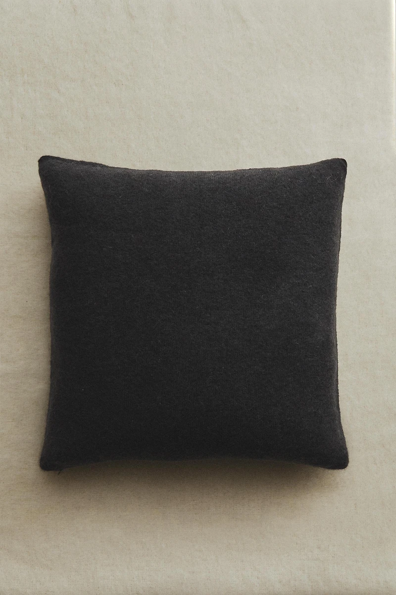 KNIT CUSHION COVER