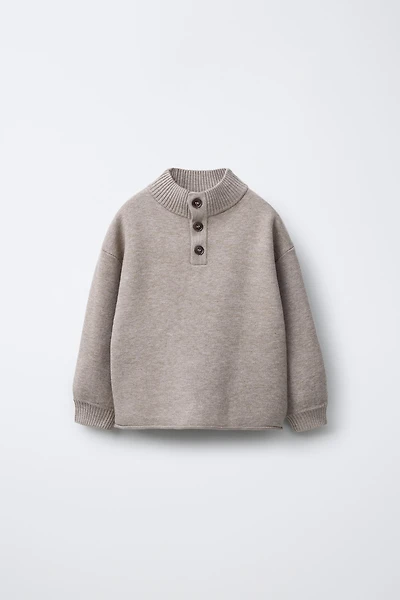 PULL EN MAILLE À BOUTONS